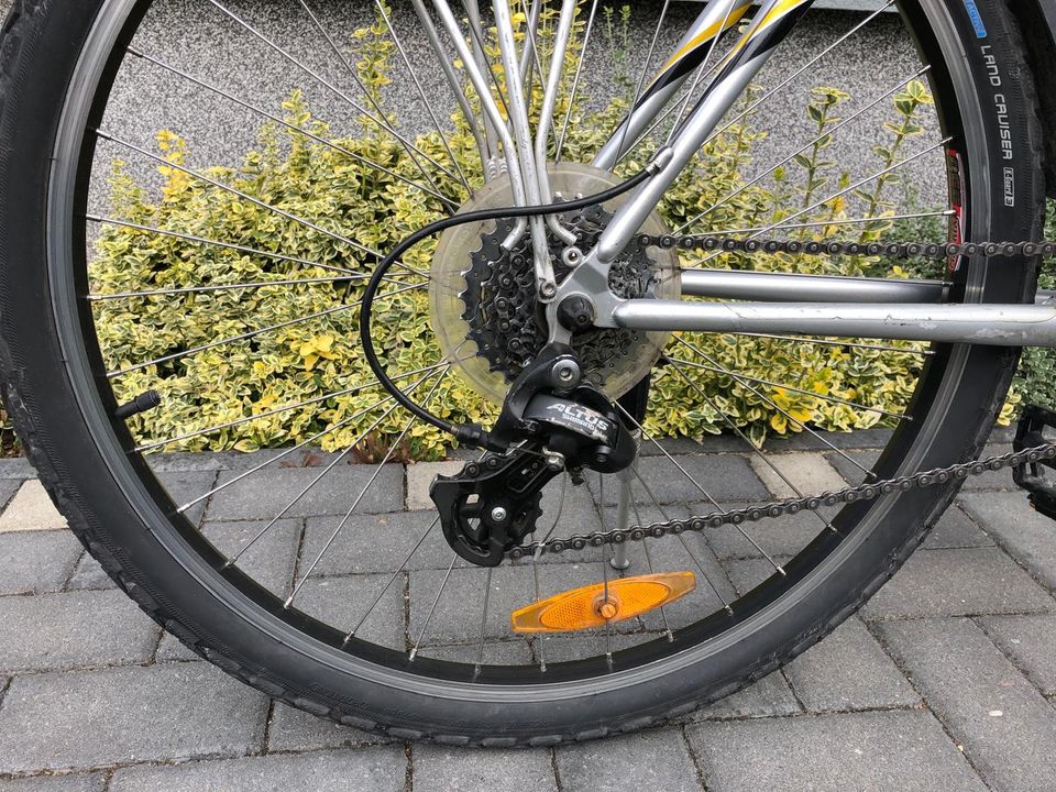 TREK 820 mit Stahlrahmen: Mountainbike bzw. Reiserad in Mücheln (Geiseltal)