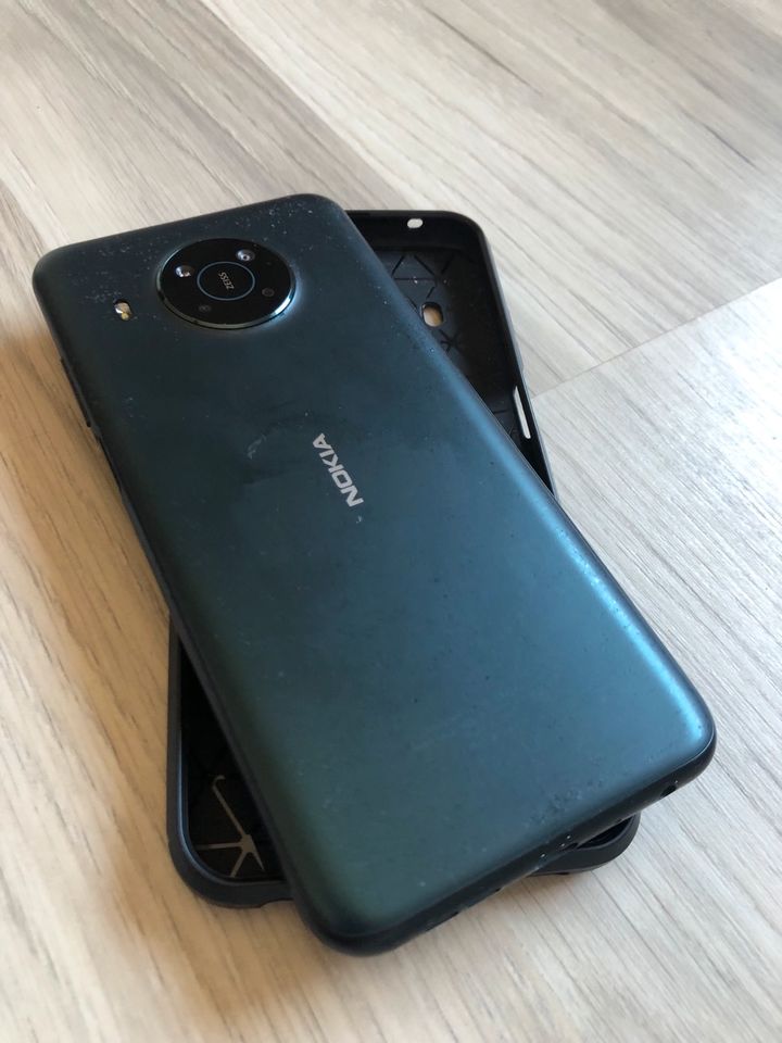 Nokia X10 mit Case und Ersatzfolien in Großefehn
