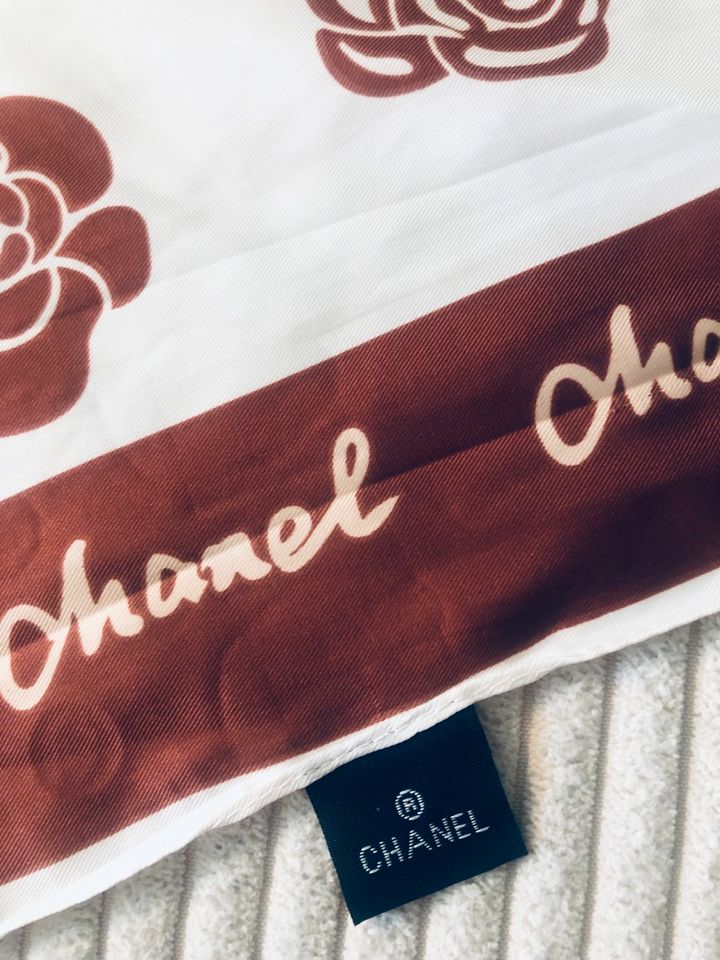 Chanel Seidentuch in Neustadt in Holstein