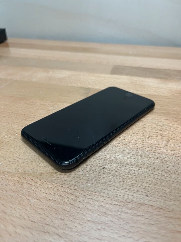 Apple iPhone 8 64 GB Space Gray - Zustand: sehr gut in Mettmann