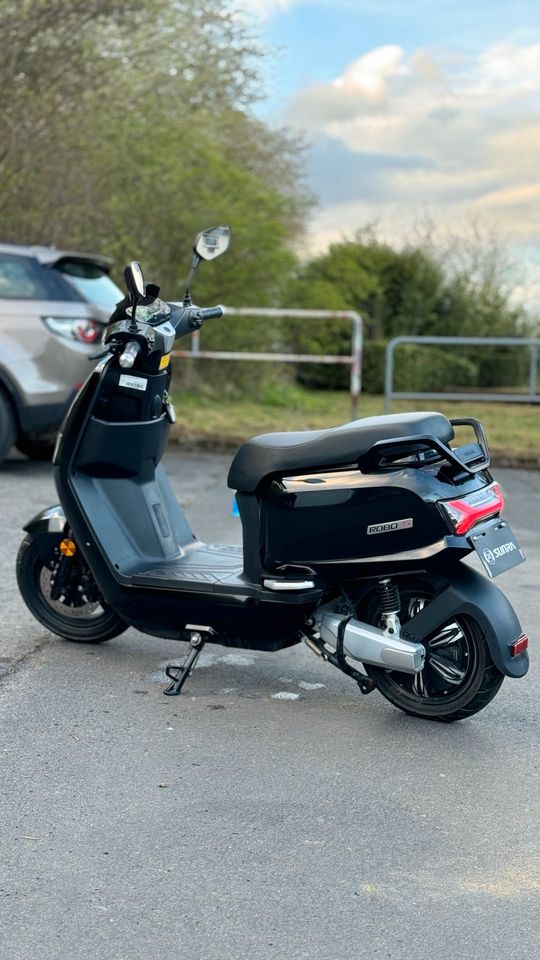 Elektroroller/Elektromotorrad ROBO-S 80km/h Elektroroller Futura in Boppard