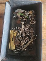 Alte Schlüssel zum basteln in uralter Brotbackform Baden-Württemberg - Muggensturm Vorschau