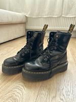 Dr. Martens  JADON GLATTLEDER PLATEAUSTIEFEL Größe 41 Hessen - Lollar Vorschau