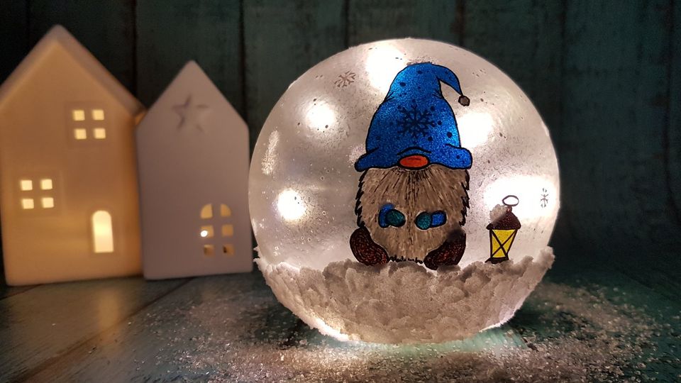 Schneekugel LED Beleuchtung Winter Wichtel Mütze blau in Chemnitz