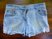 Schöne Jeans Shorts - hellblau - mit Spitze seitlich - Größe 164 Sachsen - Radebeul Vorschau