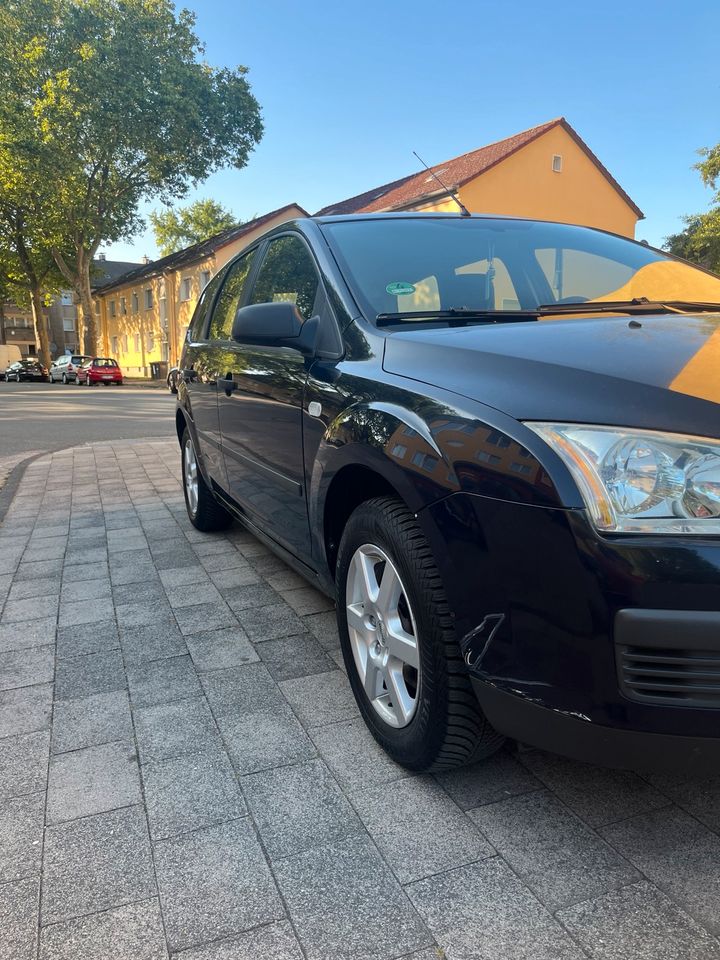 Ford Focus Turnier 2006 Kombi 1.6 TÜV bis 06.2025 in Duisburg