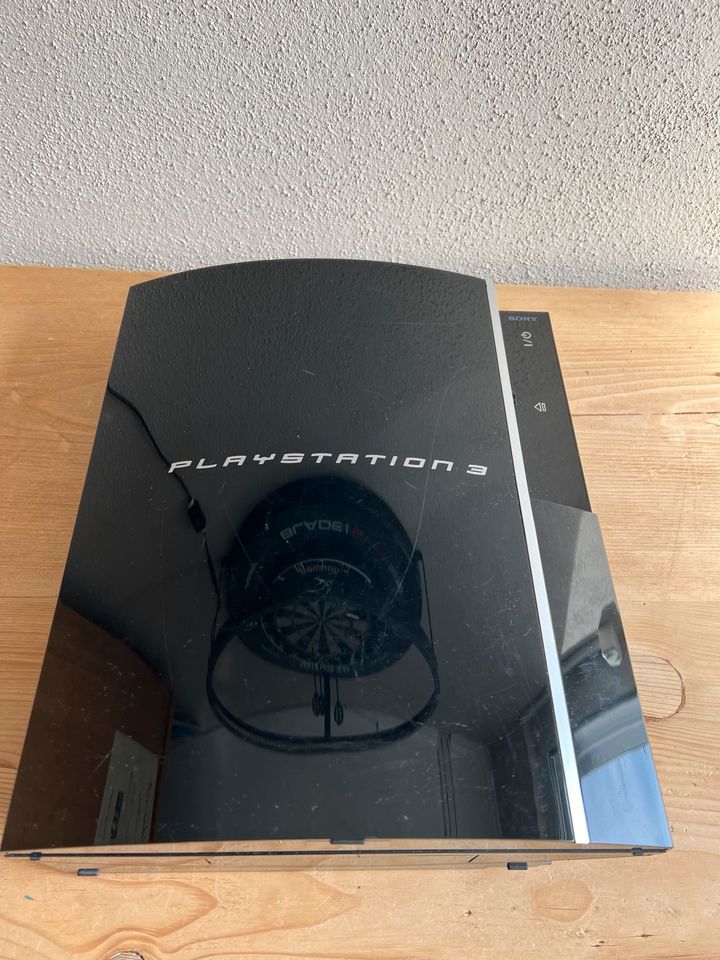 Sony PlayStation 3 FAT Schwarz mit Kabeln + Spiel & Controller in Neuberg