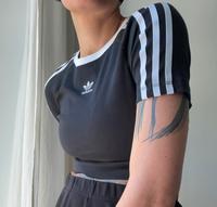 Adidas Top, cropped, Größe 34-36 Leipzig - Connewitz Vorschau