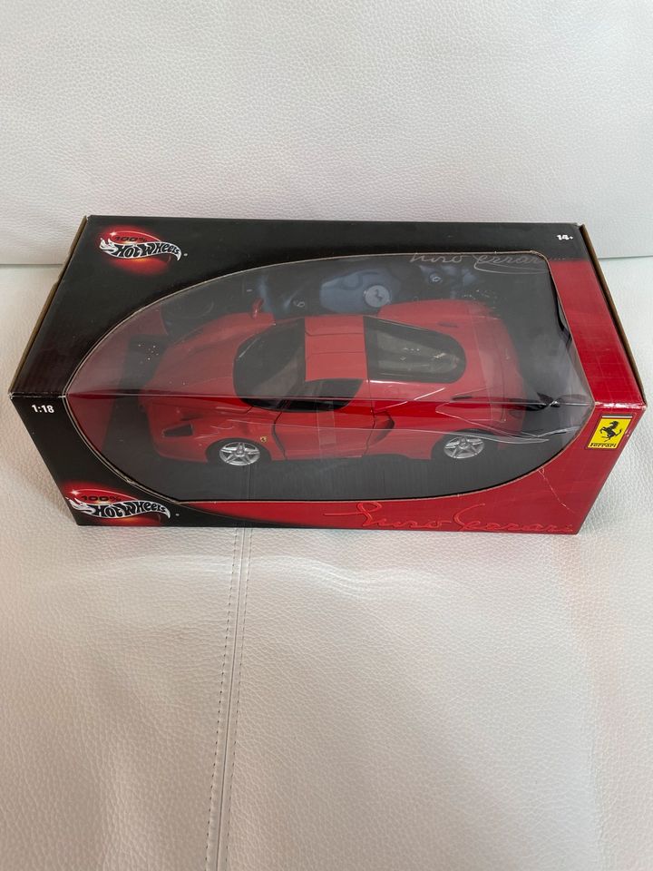 Ferrari 1:18 Modell rot original Hotwheels in Remscheid