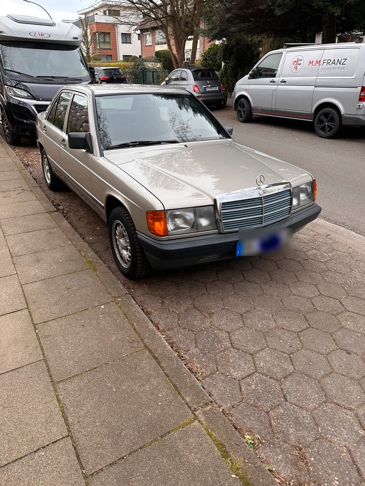 Mercedes-Benz  W201  190 E in Hamburg