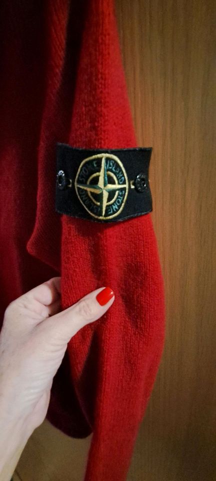 Stone Island Pullover rot Größe M (S) in Feucht