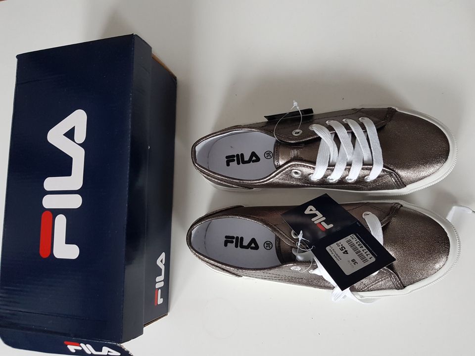 NEU Fila Sneaker, Halbschuhe Gr.38 silber-weiss /glitzer hellgrau in Lübeck