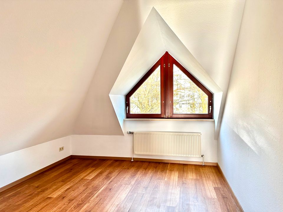 Sonnige Dachgeschosswohnung mit Süd-Balkon und TG-Stellplatz in Hamburg