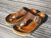 Birkenstock braune Sandale Zehentrenner mit goldfarbener Schnalle Nordrhein-Westfalen - Langenfeld Vorschau