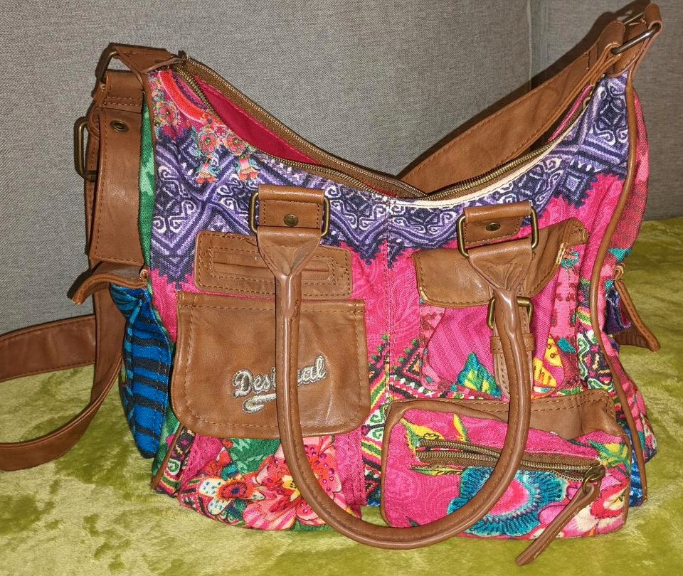 Desigual Handtasche, groß,  viele Fächer in Wechselburg