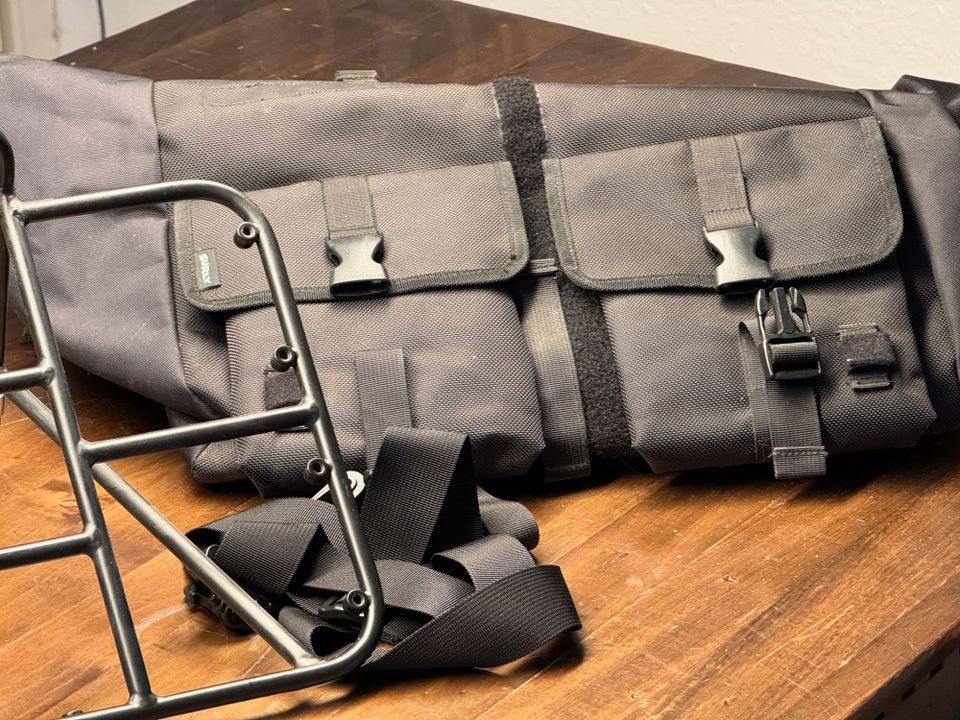 Surly 24-Pack Rack mit Porteur House-Tasche in Bremen