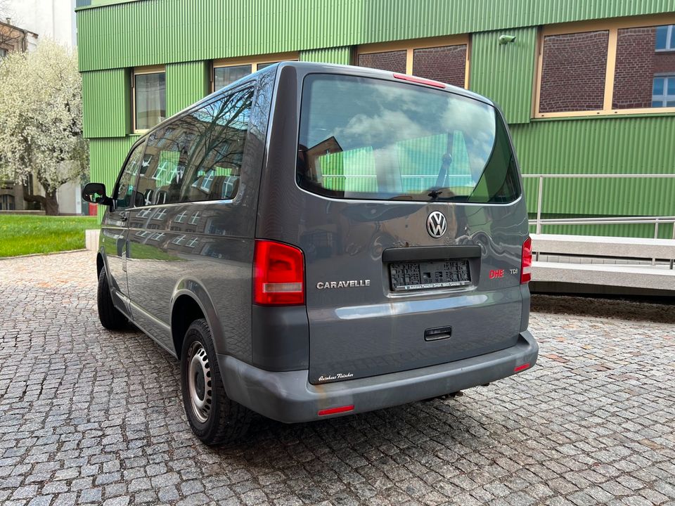 VW T5 Caravelle I 1.Hand I 2.0TDI I 140PS I Klima I 6 Gang I 2011 in Röhrsdorf