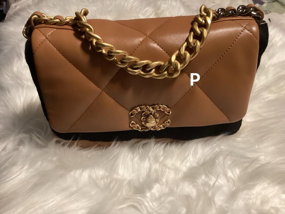 Chanel 19 caramel in Hallstadt