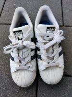 Verkaufe Adidas Superstar Sneaker in Größe 35,5 Nordrhein-Westfalen - Kirchhundem Vorschau