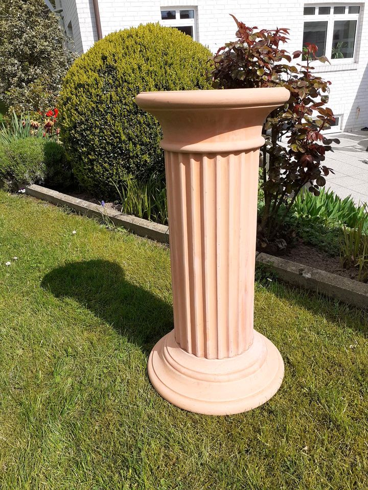 Terracotta-Säule aus Italien in Schönberg / Holm