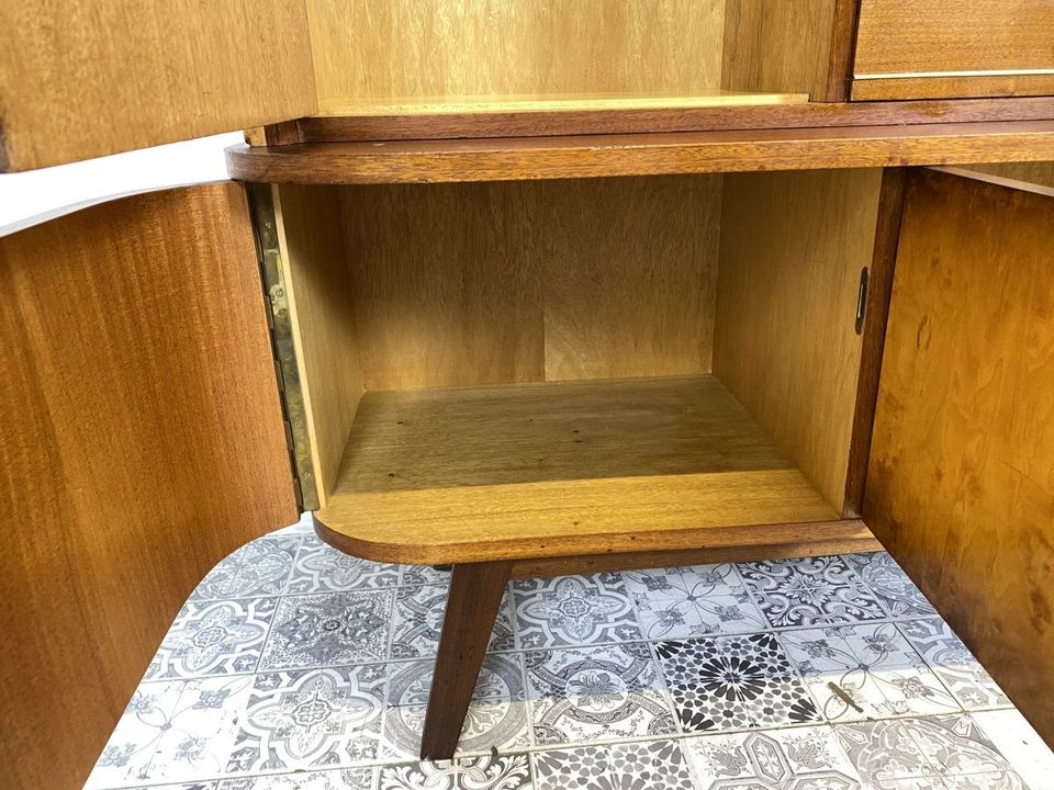 WMK Zeitlos schöner und gut erhaltener Mid-Century Wohnzimmerschrank von PGH Zeulenroda in Mahagoni & Birke # Schrank Vitrine Highboard Schrankwand Vitrinenschrank Sideboard DDR 50er 60er Vintage in Berlin