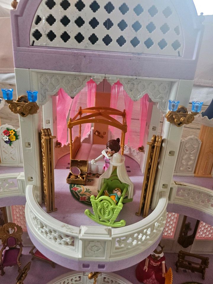 Playmobil Princess Schloß 9879 mit viel Zubehör in Dietmannsried