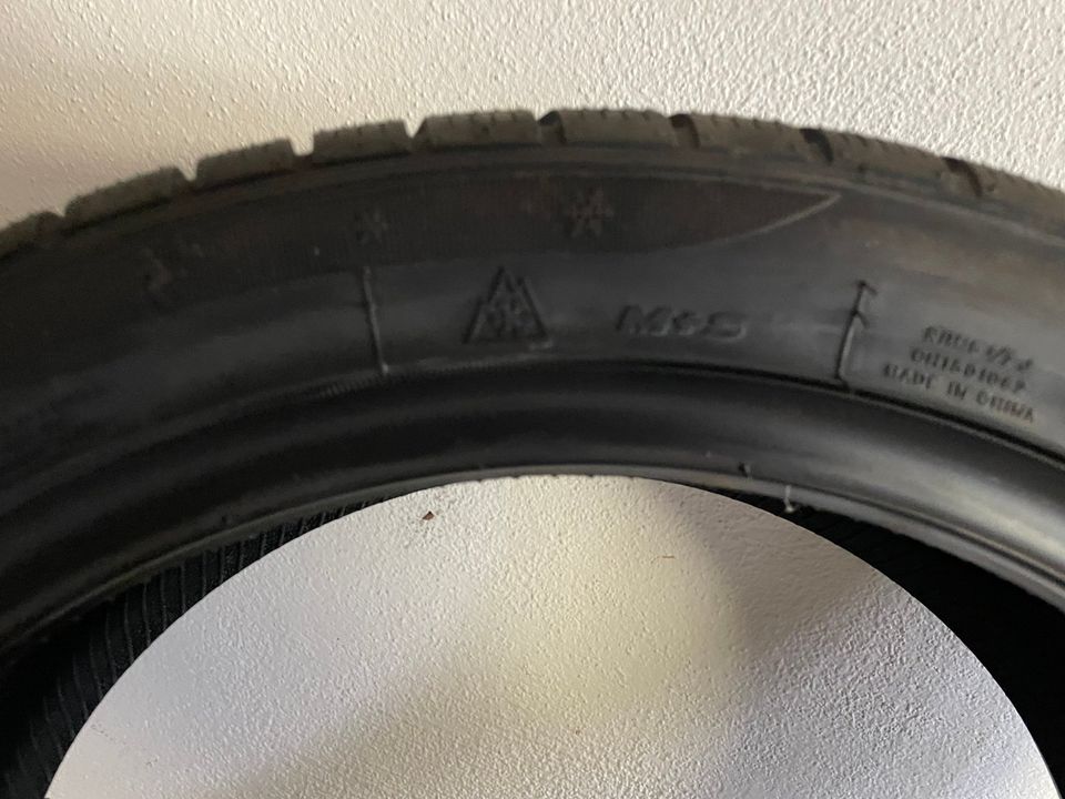 Reifen Superia Bluewin UHP 195/45 R16 in Pforzheim