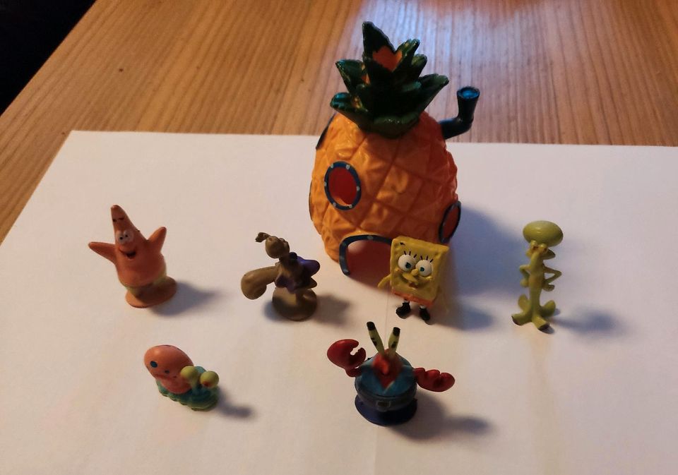 SpongeBob - Ananas und 6 kleine Figuren in Radeberg in Dresden