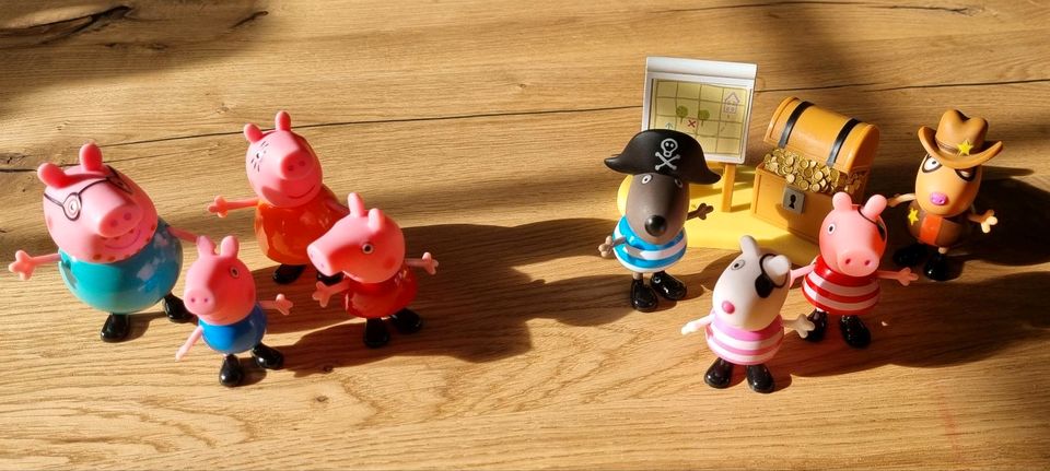 Peppa Wutz Peppa Pig Spielfiguren Familie + Piraten Schatzsuche in Gattendorf