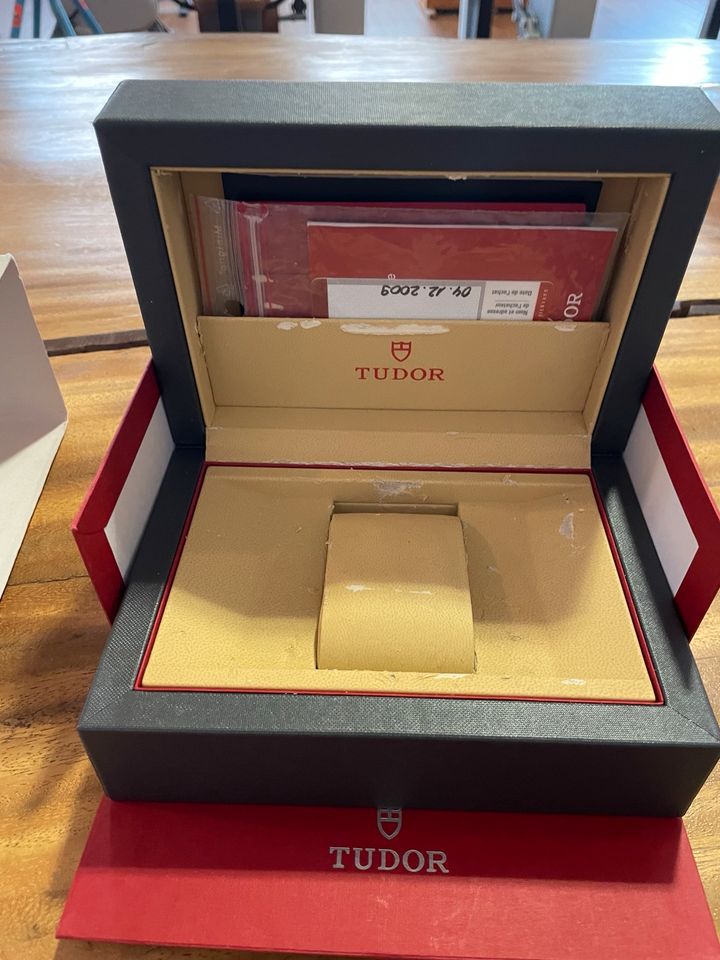Tudor Uhrenbox komplett (inkl. Garantiekarte, Gebrauchsanleitung in Bühl