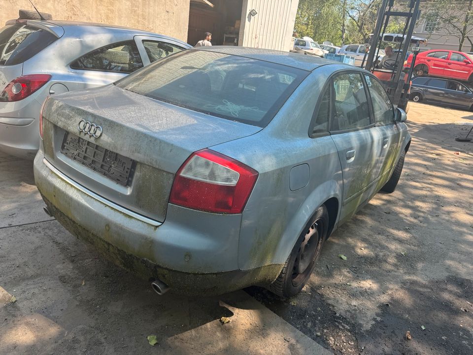 Audi A4 sitze Automatik Getriebe Motor Achse in Duisburg