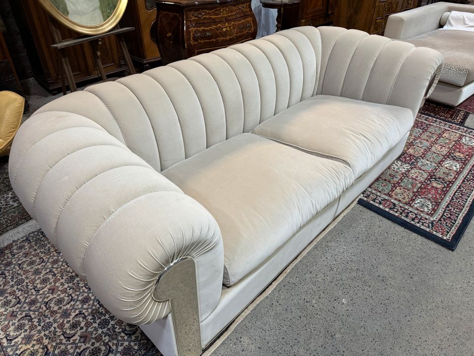 Luxuriöses FENDI Designer Sofa aus Samt / Beige in Taunusstein