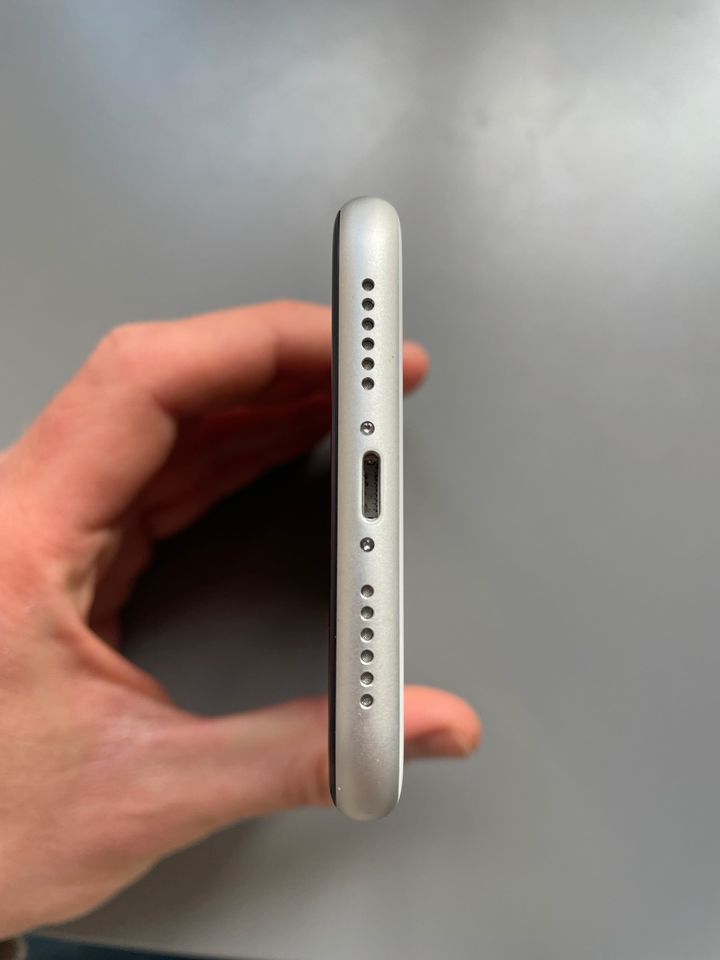 iPhone XR, White, 64GB (gebraucht, ohne Gebrauchspuren) in München