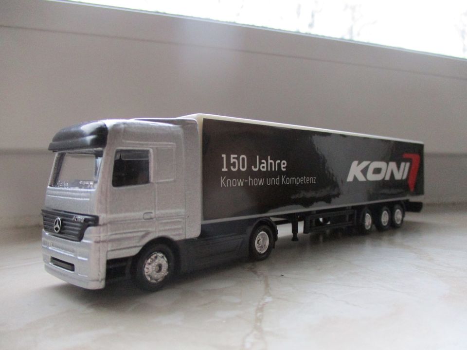 Mercedes Actros LKW Sattelzug Koni Oldtimer Grand Prix 1:87 OVP in Bremen