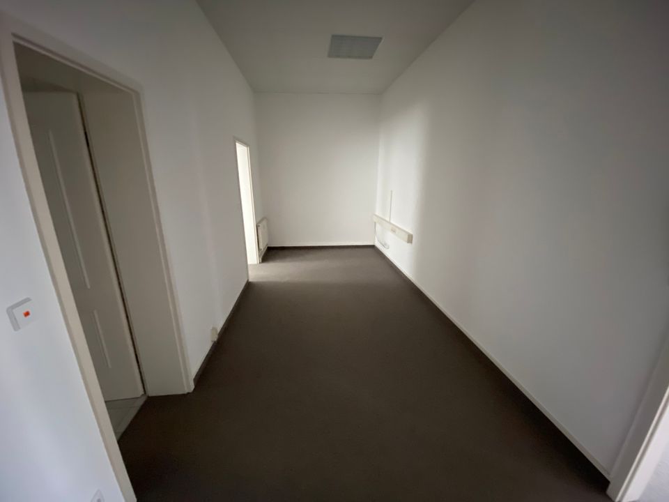 Direkt vom Eigentümer - ohne Provision - großes Büro mitten im Zentrum von Auerbach in Auerbach (Vogtland)