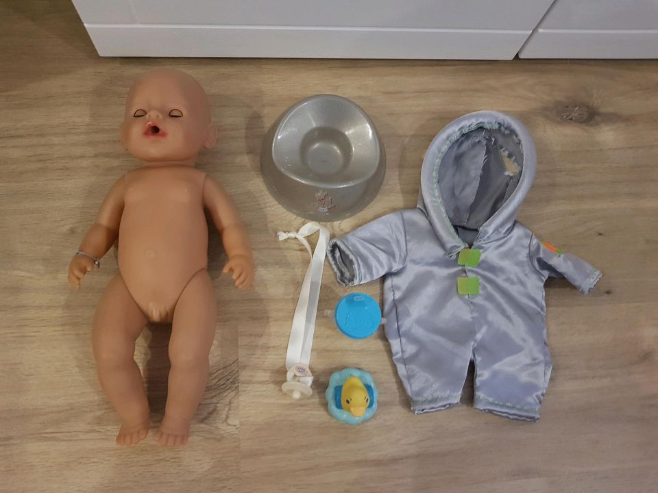 Soft Touch Baby Born Junge mit Zubehör in Essen