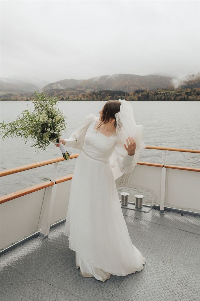 Maßgeschneidertes Brautkleid aus Seide in Rosenheim