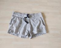 H&M: Sweat Shorts in grau mit Herzen, Größe 170 Nordrhein-Westfalen - Haan Vorschau