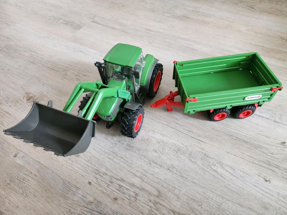 Schleich Traktor mit Anhänger, neuwertiger Zustand in Leipzig