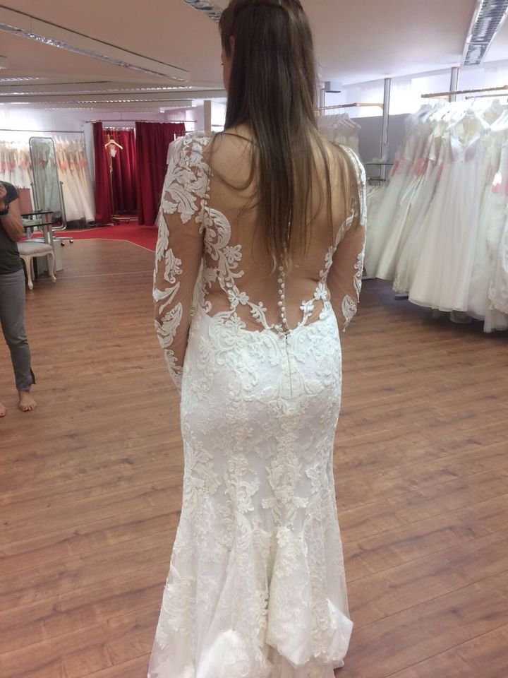 Brautkleid Spitze rückenfrei Größe 36/38 in Bruckmühl