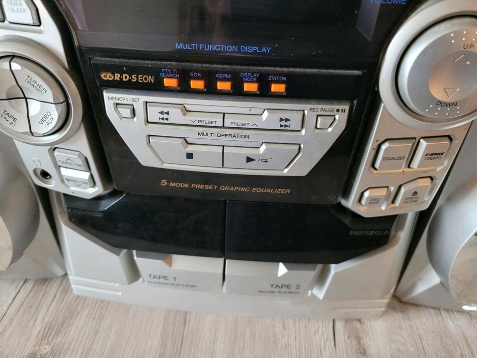 Sharp Stereoanlange mit 3-fach CD Wechsler Doppel Kassettentape in Schelklingen