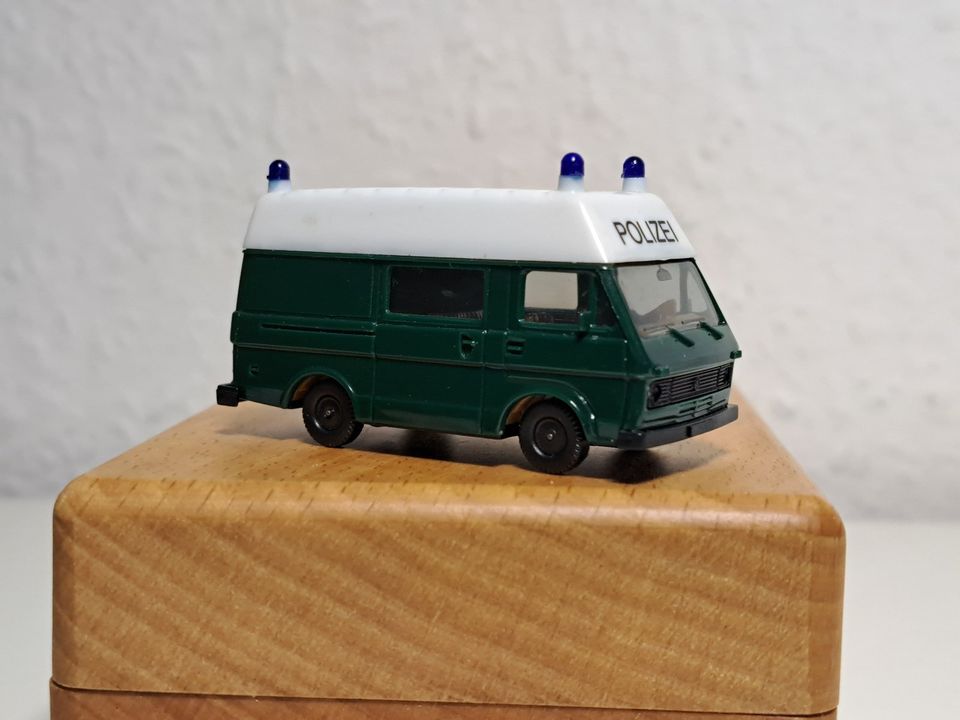 1:87 H0 5x Polizei VW BMW Mercedes Audi Opel Panzer Wiking Herpa in Kassel