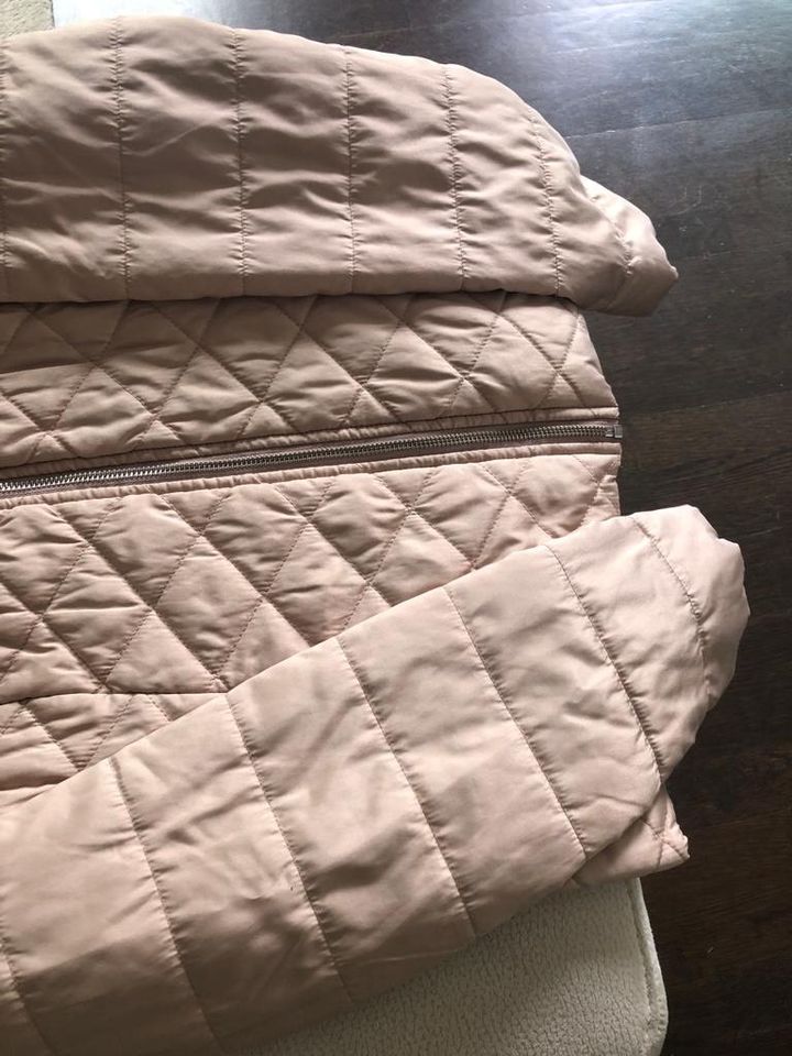 Orsay Jacke Steppjacke kurz Winterjacke rosa beige M übergang in Nürnberg (Mittelfr)