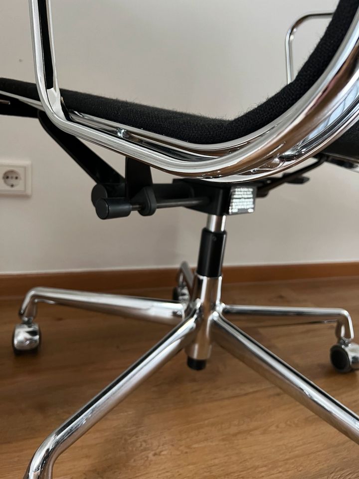 Vitra EA119 Bürostuhl Alu Chair Eames Herman Miller Designklassik in Neuss