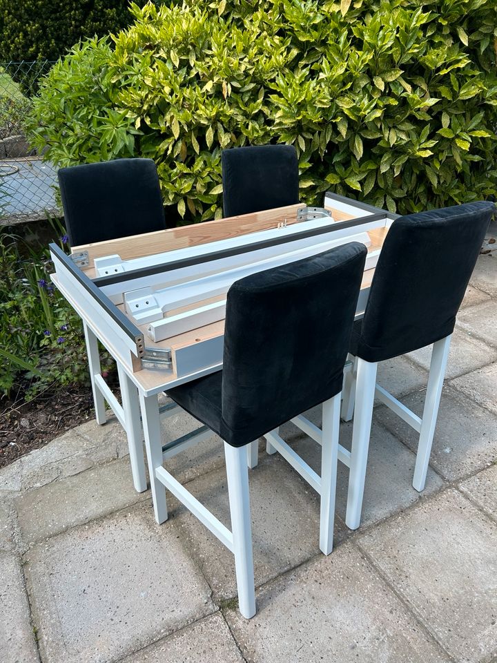 Bartisch / Hoher Tisch mit Stühlen  Ikea Ekedalen  und Bermund N in Mainhausen