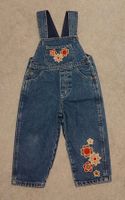 Jeans Latzhose mit Blumenstickerei Gr. 86 Hessen - Linden Vorschau