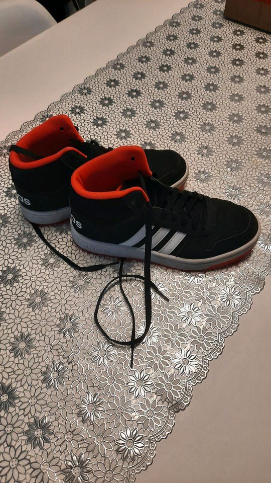 Adidas schuhe wie neu in Much