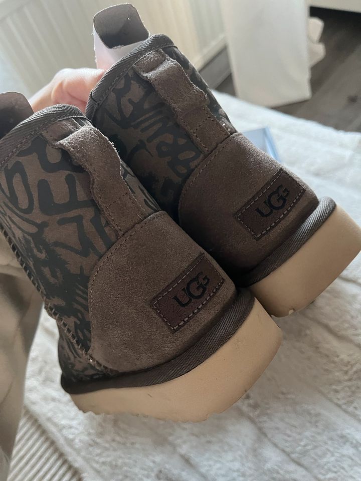 UGG Graffiti Mini Gr. 37 in Werne