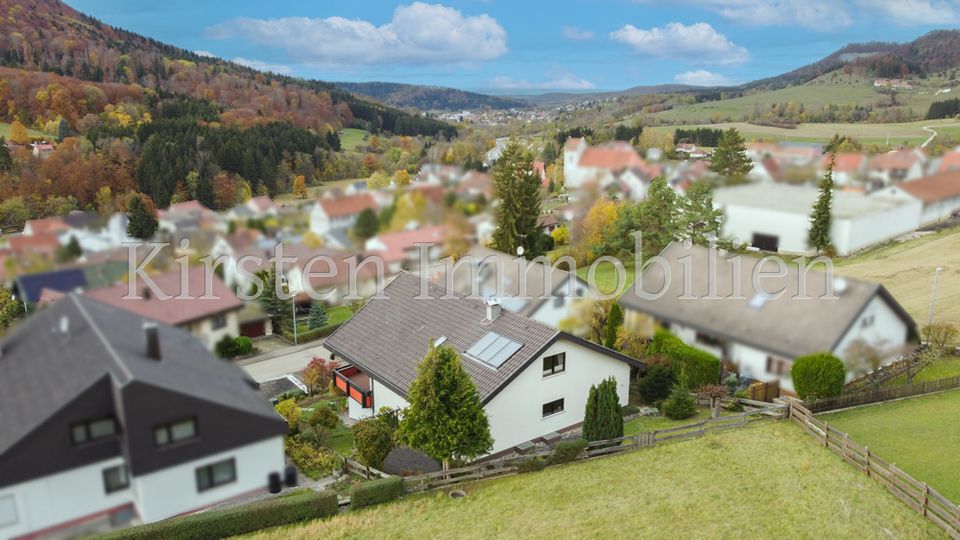 Naturnahes 260m² Mehrgenerationenhaus auf der Schwäbischen Alb, 650m² Grundstück mit Panoramablick! in Burladingen