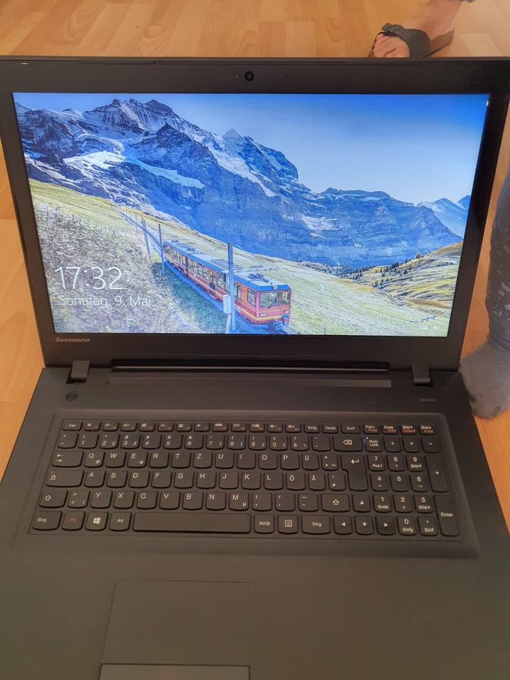 Lenovo Notebook 17.3" i7- 6500U, 8GB RAM, 1TB Laptop Computer in Berlin